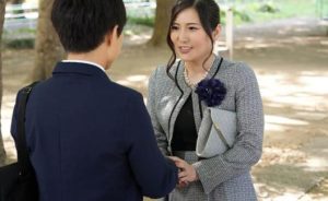 JUQ-646_Món quà tốt nghiệp mẹ kế dành tặng con chồng